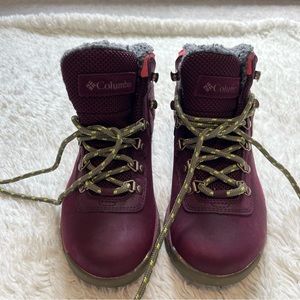 NWOT Columbia Hiking Boots